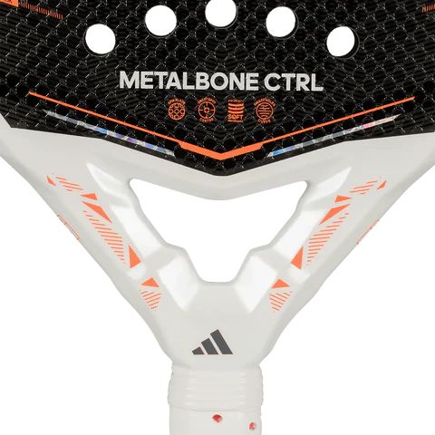 Adidas Metalbone Ctrl 3.5 2026 en color blanco.
